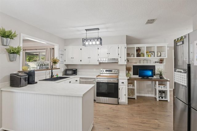 34037 WOODLAND CIRCLE, Dade City, FL 33523