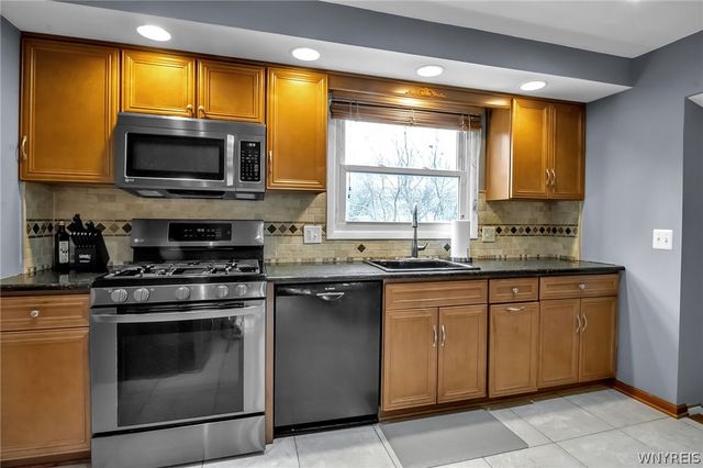 12 Joanie Lane, Amherst, NY 14228