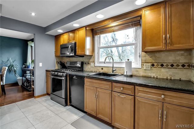 12 Joanie Lane, Amherst, NY 14228