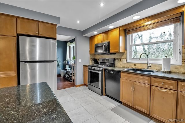 12 Joanie Lane, Amherst, NY 14228