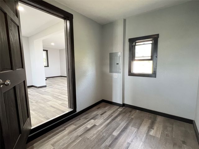 6285 E 28th Street N, Newton, IA 50208