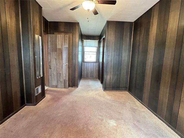 6285 E 28th Street N, Newton, IA 50208