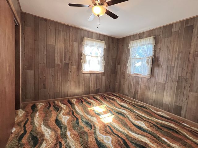 6285 E 28th Street N, Newton, IA 50208