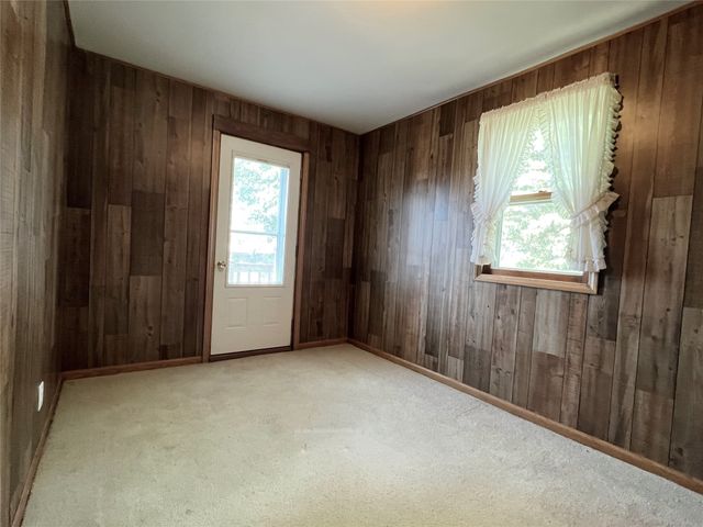 6285 E 28th Street N, Newton, IA 50208