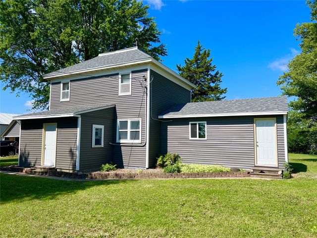 6285 E 28th Street N, Newton, IA 50208