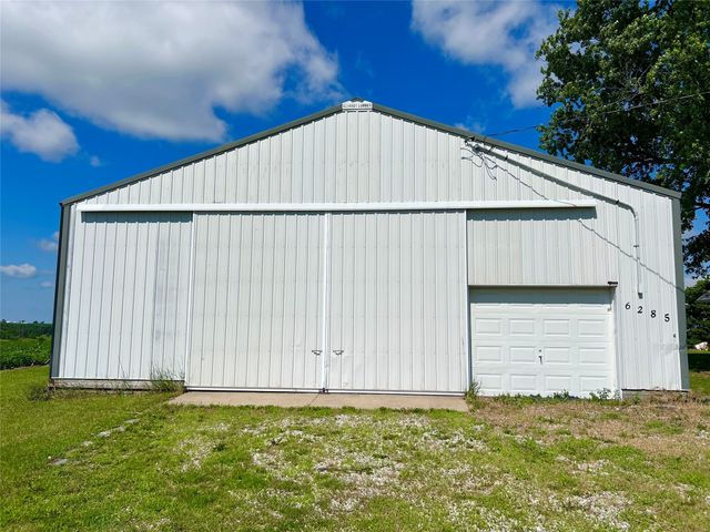 6285 E 28th Street N, Newton, IA 50208