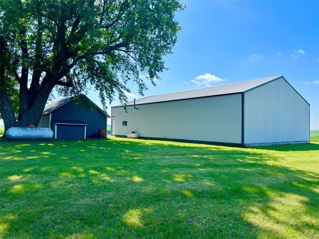 6285 E 28th Street N, Newton, IA 50208