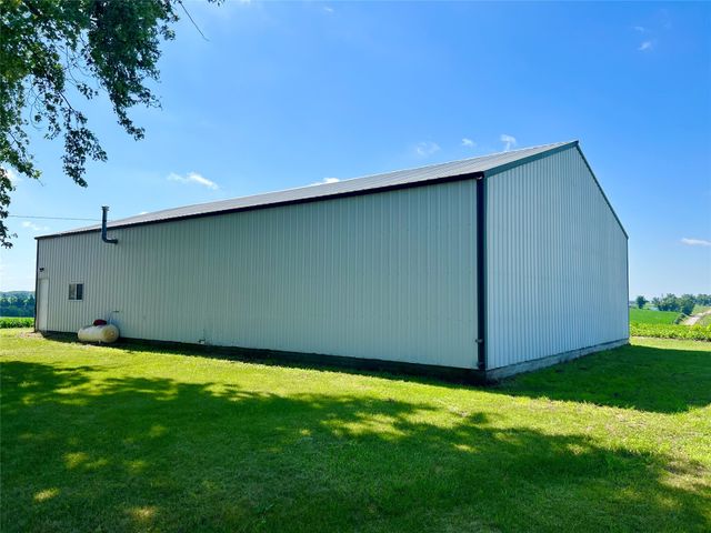 6285 E 28th Street N, Newton, IA 50208