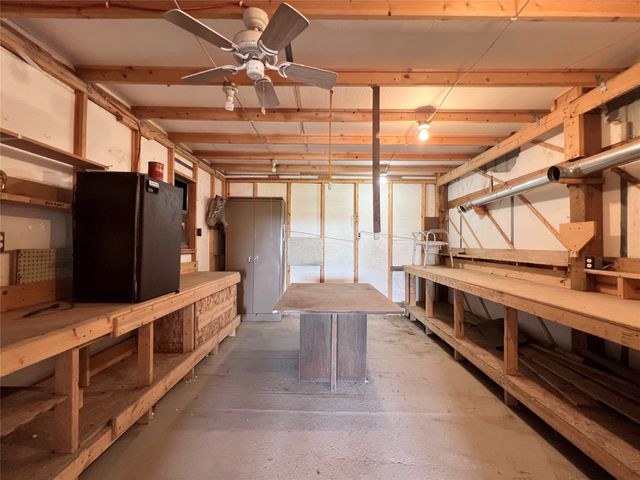 6285 E 28th Street N, Newton, IA 50208