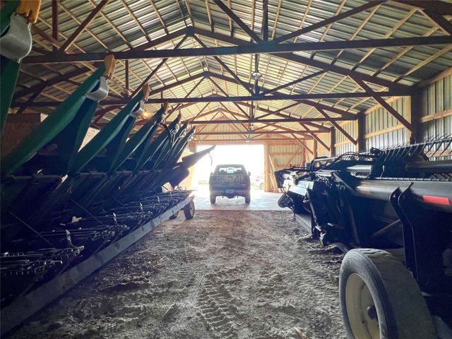 6285 E 28th Street N, Newton, IA 50208