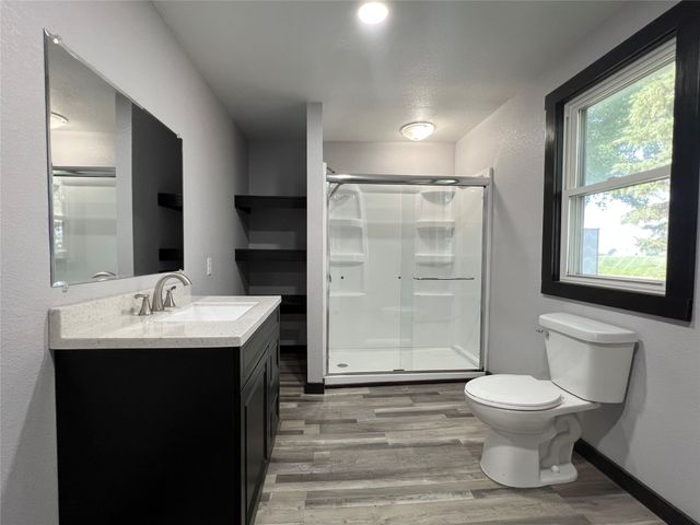 6285 E 28th Street N, Newton, IA 50208