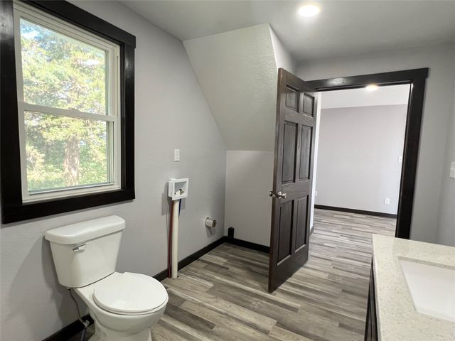 6285 E 28th Street N, Newton, IA 50208