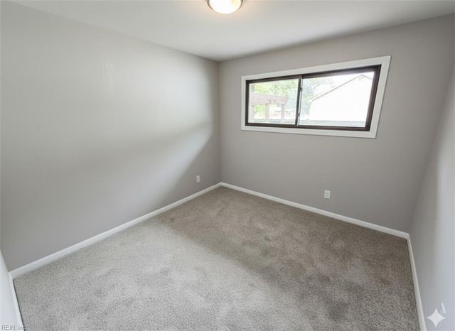 26 Groome RD, Newport News, VA 23601