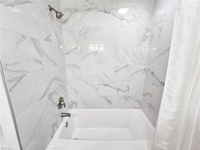 26 Groome RD, Newport News, VA 23601
