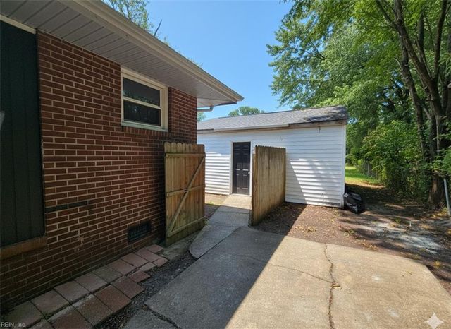 26 Groome RD, Newport News, VA 23601