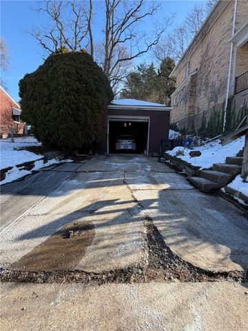 2219 Edgebrook Ave, Brookline, PA 15226