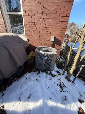 2219 Edgebrook Ave, Brookline, PA 15226