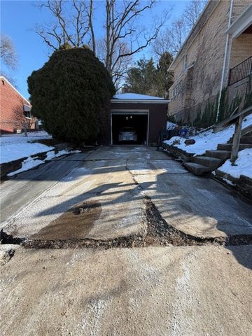 2219 Edgebrook Ave, Brookline, PA 15226