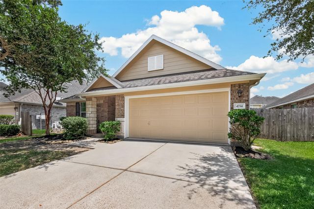 4714 Lake Rim Drive, Alvin, TX 77511