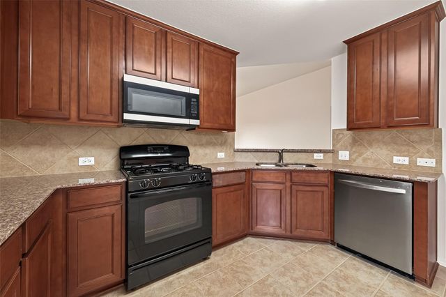 4714 Lake Rim Drive, Alvin, TX 77511