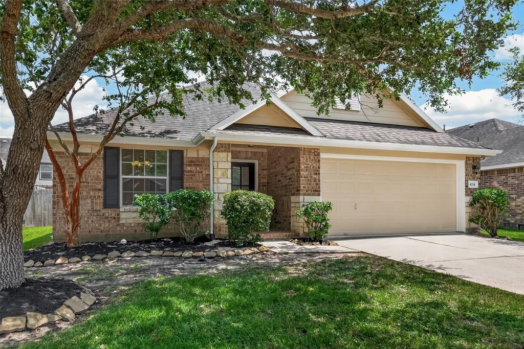 4714 Lake Rim Drive, Alvin, TX 77511