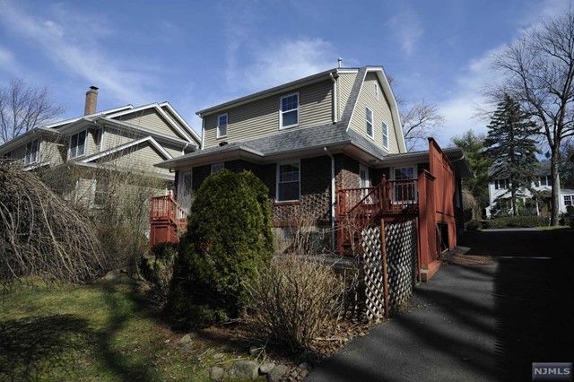 863 Bogert Road, River Edge, NJ 07661
