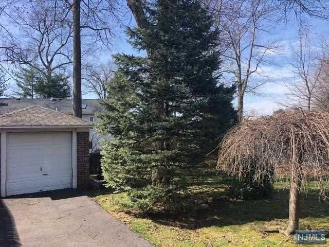 863 Bogert Road, River Edge, NJ 07661