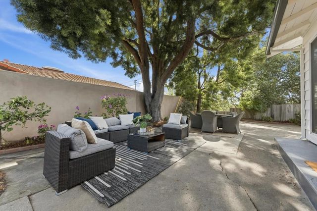 681 Emerald Hill Road, Redwood City, CA 94061