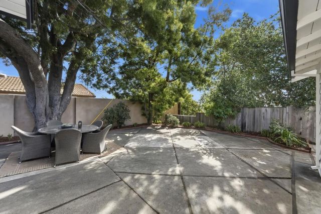 681 Emerald Hill Road, Redwood City, CA 94061