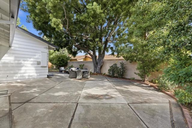681 Emerald Hill Road, Redwood City, CA 94061