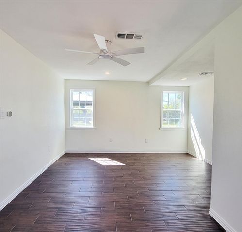 519 N Shady Lane, La Porte, TX 77571