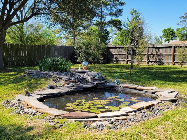 519 N Shady Lane, La Porte, TX 77571