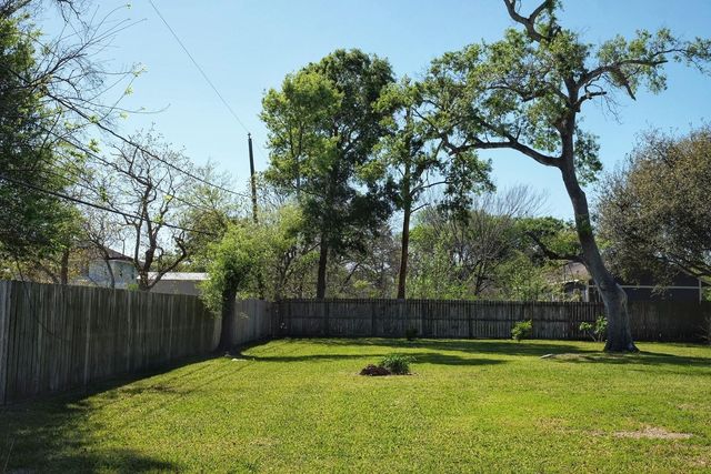 519 N Shady Lane, La Porte, TX 77571