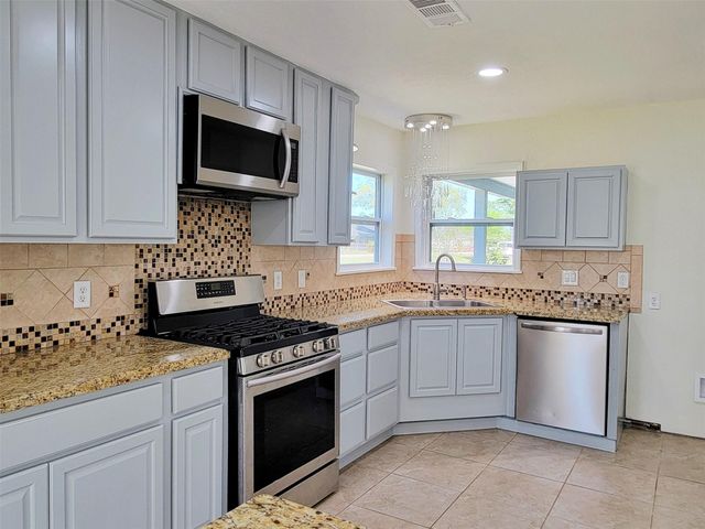 519 N Shady Lane, La Porte, TX 77571