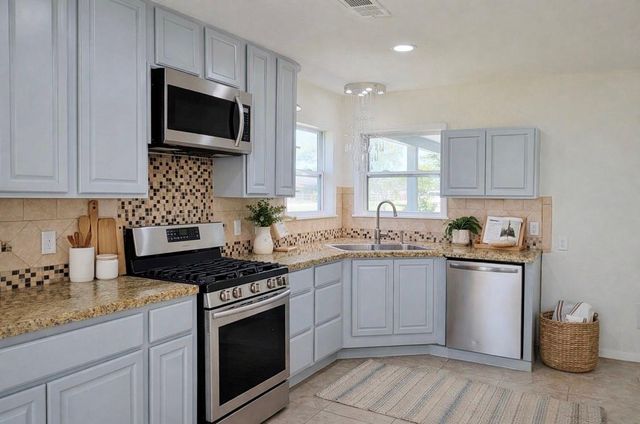 519 N Shady Lane, La Porte, TX 77571