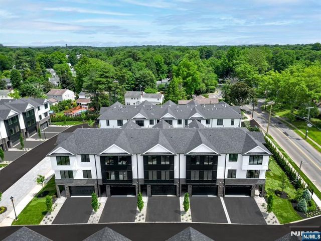 28 Skye Drive, Paramus, NJ 07652
