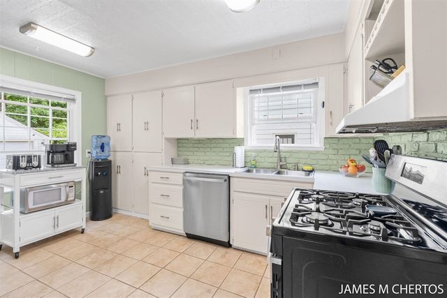 2436 Madison Avenue, Grand Rapids, MI 49507