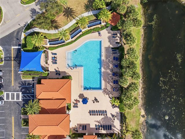 11349 SW 14th St, Pembroke Pines, FL 33025