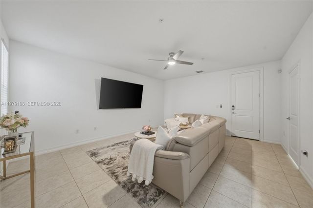 11349 SW 14th St, Pembroke Pines, FL 33025