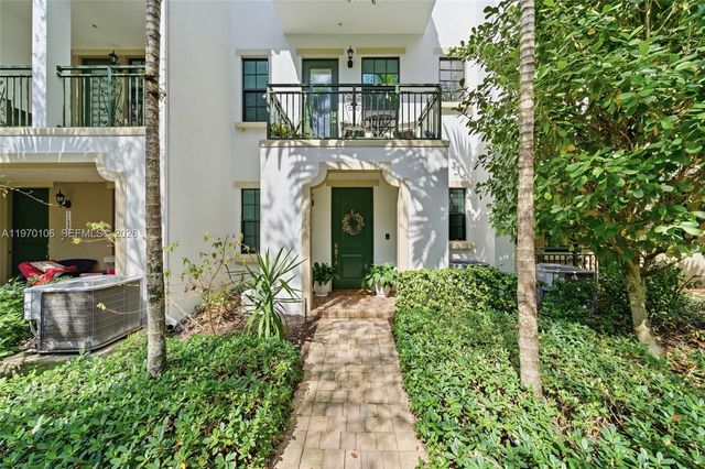 11349 SW 14th St, Pembroke Pines, FL 33025