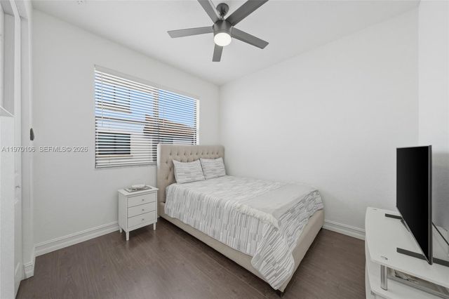 11349 SW 14th St, Pembroke Pines, FL 33025