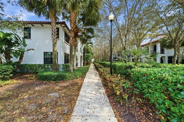 11349 SW 14th St, Pembroke Pines, FL 33025