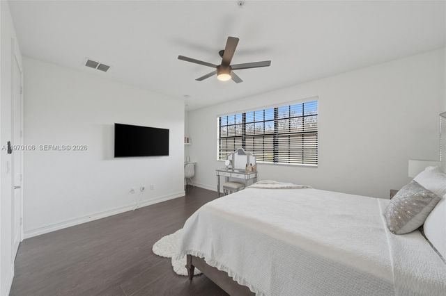 11349 SW 14th St, Pembroke Pines, FL 33025