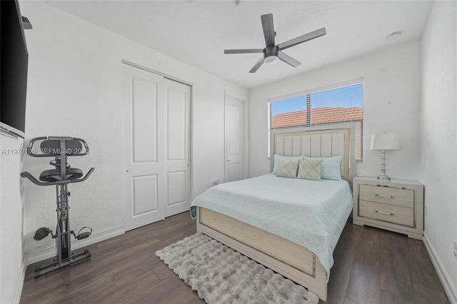 11349 SW 14th St, Pembroke Pines, FL 33025