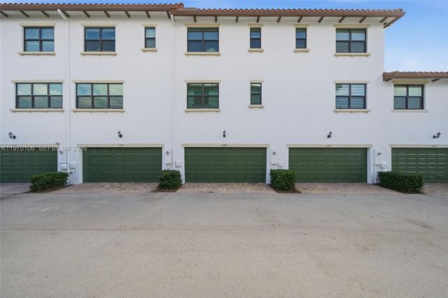 11349 SW 14th St, Pembroke Pines, FL 33025