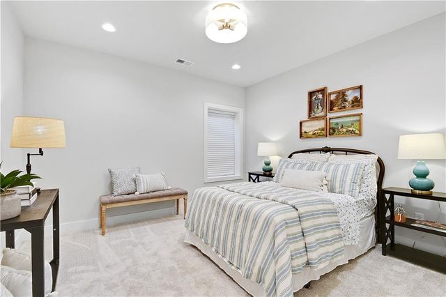 25086 W 98th Place, Lenexa, KS 66227