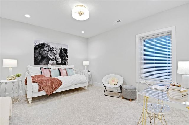 25086 W 98th Place, Lenexa, KS 66227