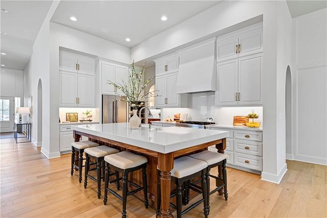 25086 W 98th Place, Lenexa, KS 66227
