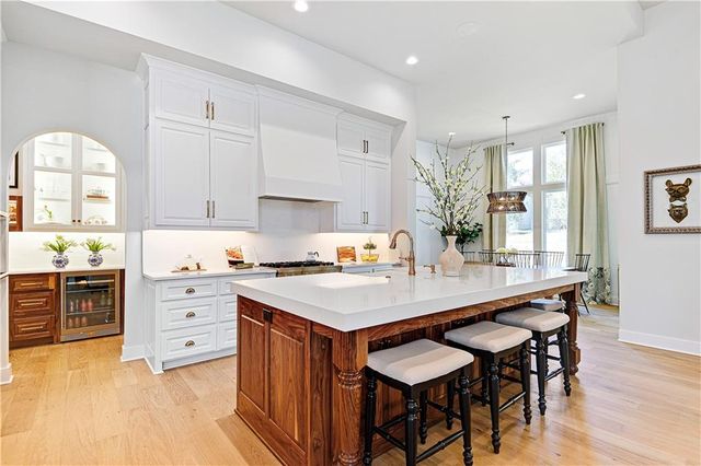 25086 W 98th Place, Lenexa, KS 66227