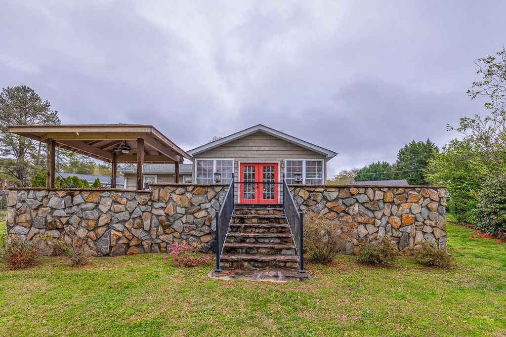 423 Coggins Shore Road, Inman, SC 29349